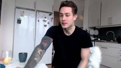 Gay Anal Webcam Solo with 19 years old Alex - drtuber.com